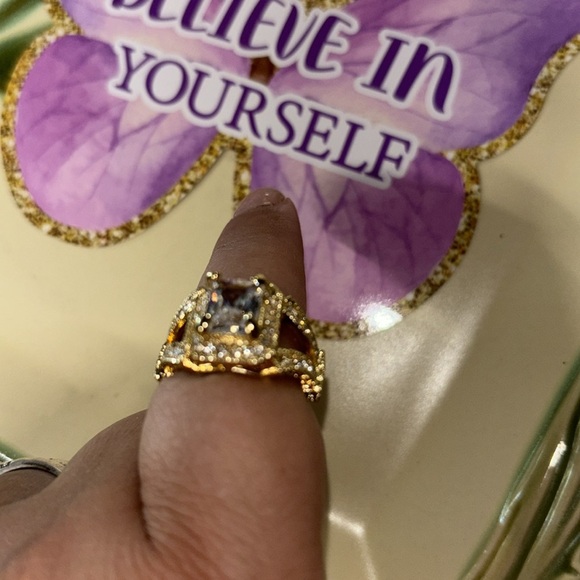 Luxurious 18k Gold Plating ring
Sparkling Diamondeau® - Simulated Diamond - Picture 6 of 6